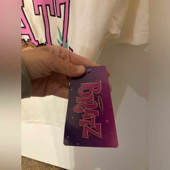 Bratz class of 2001 short sleeve t- Shirt in size Medium. Brand new - Picture 2 of 5